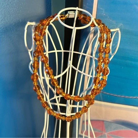 Elegant Amber Beaded Necklace - Picture 10 of 10